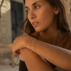 Minimalistisches Armband mit Perlen Gold Gliederarmband Verstellbar für Damen Filigrane Edelstahl Armkette Frauen Geschenk für Sie Bild 2