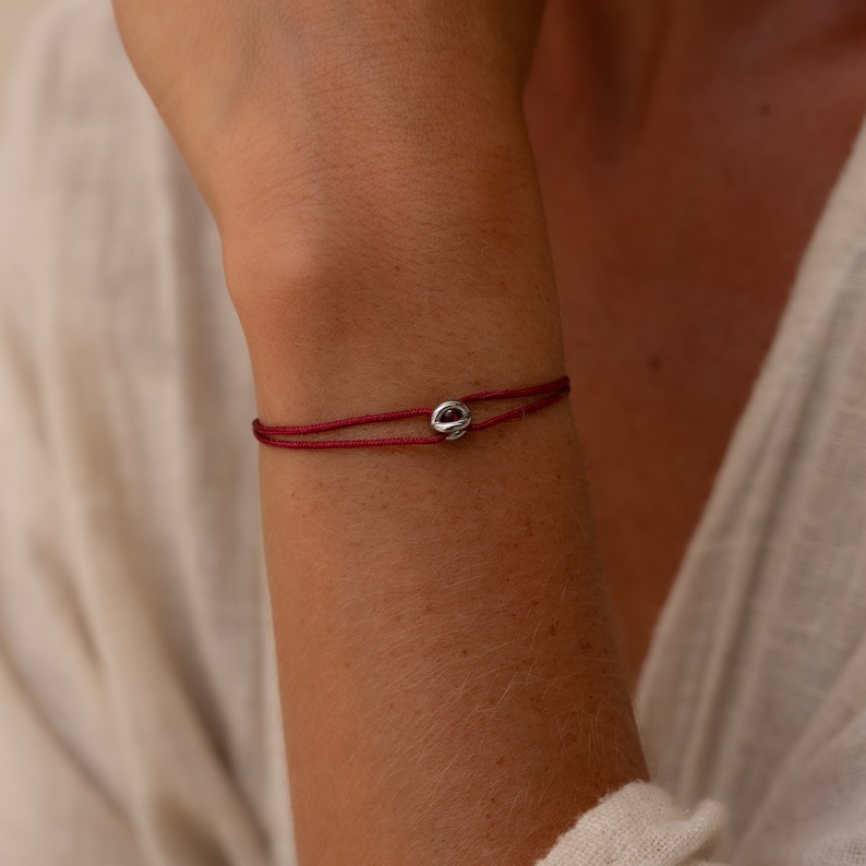 Herren Armband mit Edelstahl Verbinder Armband Damen Verstellbar & Wasserfest Segeltau Armband Surfer Armband Geschenk für Männer Rot