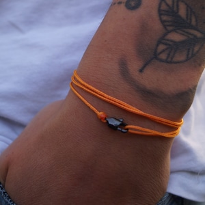 Dünnes Wickelarmband mit Karabiner Verschluss - Handmade Surfer Armband - Verstellbar & Wasserfest  - Geschenk für Männer + Sie