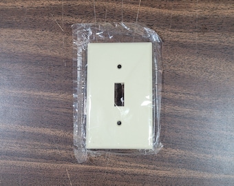 Leviton Beige Single Light Switch Cover Wall Plate #86001 Toggle 1 Gang Smooth NEW