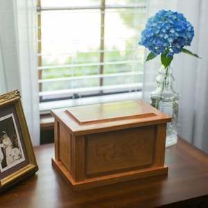 Engravable Cherry Wood Urn | Wood Urn | Cremation Urn | Personalized Urn | Cherry Urn | Wooden Urn | Urn for Ashes
