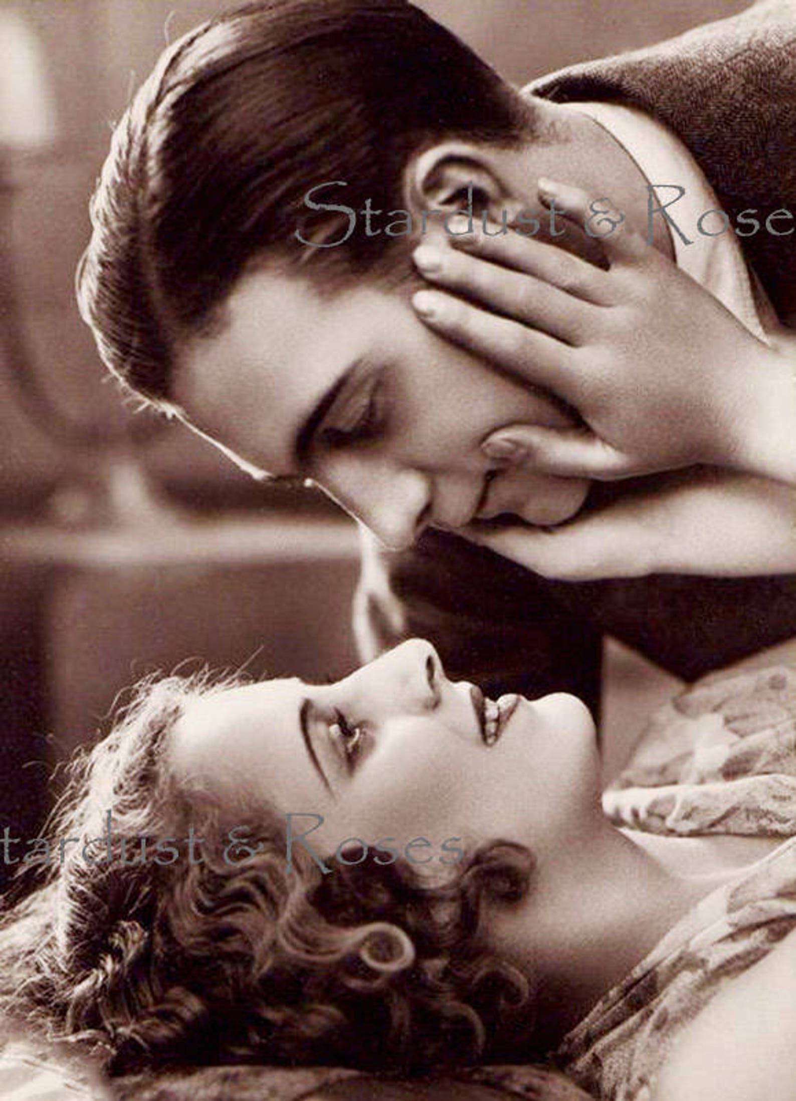 советская пара. поцелуй любви. поп арт. любовь в стиле ретро. винтажные поцелуи.