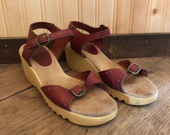 Vintage 1970s Armadillos brand women’s leather wedge sandals