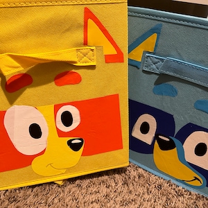 Cubos de almacenamiento de Bluey y Bingo