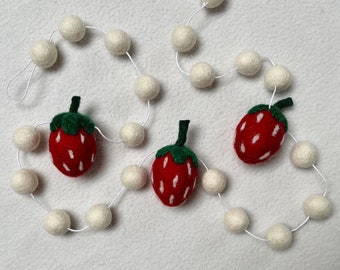 Strawberry Garland / Fruit Nursery Decor / Gift for Baby Shower / Strawberry Bunting / Strawberry Wall Decor / Summer Decorations / Teepee