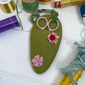 Mossy green felt scissor case with matching embroidery scissors, ladybird motif, cute gifts for makers, travel scissor case.