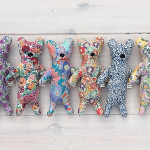 Sechs Lavendel- und Liberty Print-Bären, Lavendel-Teddybären, Partygeschenke, Bären-Gastgeschenke, Liberty-Print-Lavendelbeutel