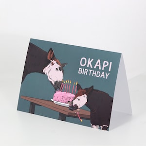 OKAPI BIRTHDAY, cartão de aniversário A5 dobrado em papel cartão reciclado não revestido de 350 g/m² | vem com envelope de papel reciclado, por Vector That Fox