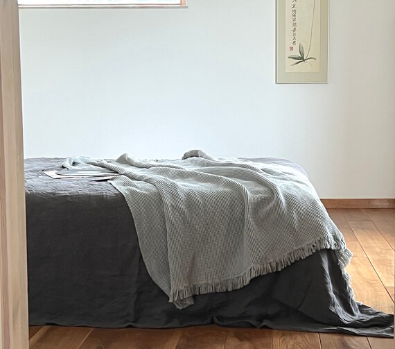 Lightweight linen online blanket