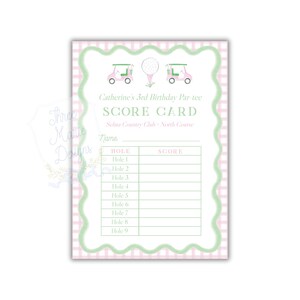 Könnte beinhalten: Eine grüne und rosa Scorekarte mit kariertem Hintergrund. Die Karte trägt den Titel "Catherine's 3rd Birthday Par-tee Score Card" und den Text "Selma Country Club - North Course". Die Karte hat eine Tabelle mit den Überschriften "Hole" und "Score".