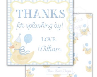 Può includere: Un'anatra gialla con un cappello da festa blu e un palloncino blu, con il testo "THANKS for splashing by! LOVE. William" su uno sfondo a scacchi blu e bianco.