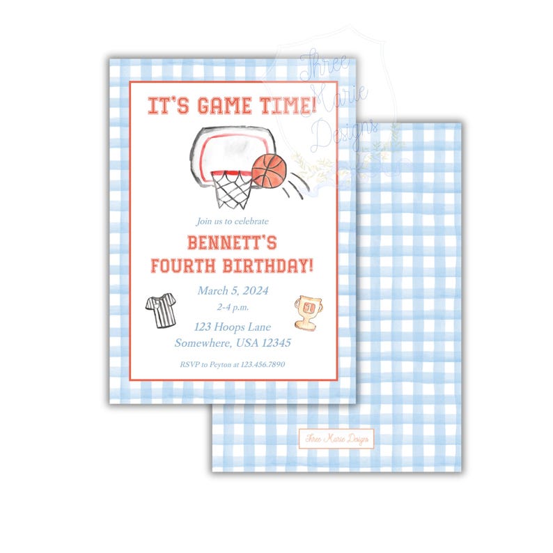 Op de afbeelding: Verjaardagsuitnodiging met basketbalthema en een lichtblauw ruitpatroon. De uitnodiging bevat een basketbalring, een bal en de tekst "IT'S GAME TIME!" en "BENNETT'S FOURTH BIRTHDAY!" met evenementdetails.