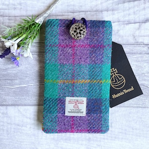 Funda para teléfono móvil de tweed Harris en tartán turquesa y jaspeado, hecha a mano. Fabricada a medida para adaptarse a su teléfono. Regalo para ella.