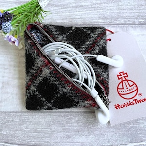 Handgefertigte Harris Tweed Ohrhörer Brieftasche, Wunderschöner Schwarz und Grau Karierter Tweed, Perfekt für Ihre Handtasche oder die Tasche, Unisex Geschenk