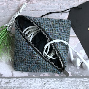 Handgefertigte Harris Tweed Ohrhörer Brieftasche, klassischer Blue Slate Barleycorn Tweed, Perfekt für die Handtasche oder die Tasche, Unisex Geschenk