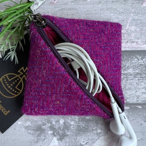 Handgefertigte Harris Tweed Ohrhörer Geldbörse, Schöner Kirschrot und Lila Fischgräten-Tweed, Perfekt für die Handtasche oder die Tasche, Geschenk für Frauen