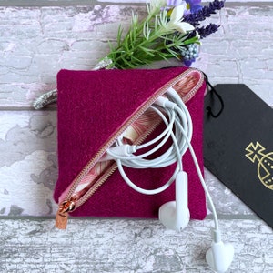 Handgefertigte Harris Tweed Ohrhörer Brieftasche, Schöne Schöne Cerise Tweed, Perfekt für Ihre Handtasche oder Tasche, Geschenk Für Frauen
