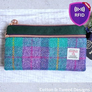 Cartera Harris Tweed hecha a mano, diseño a cuadros en tonos jade y brezo, con gamuza sintética verde bosque, forro RFID