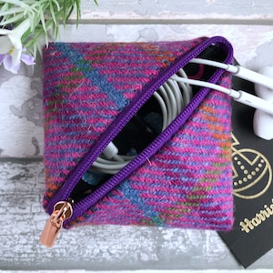 Handgefertigte Harris Tweed Ohrhörer Geldbörse, Pink und Lila karierter Tweed, Perfekt für die Handtasche oder die Tasche, Geschenk für Frauen