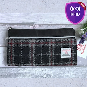 Cartera de tweed Harris hecha a mano, diseño a cuadros negros, grises y burdeos, con gamuza sintética burdeos, forro RFID, regalo para ella
