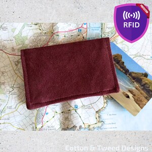 Carteira de cartão de camurça falsa Claret feita à mão, com forro RFID, para cartões de viagem, carteira de motorista, cartões de crédito, cartões bancários, - presente unissex