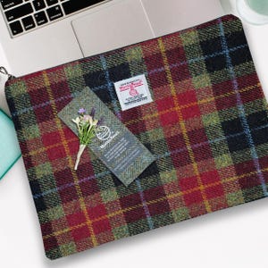 Housse unisexe pour ordinateur portable Harris Tweed, carreaux olive, bordeaux et anthracite, sur mesure, cadeau d'anniversaire pour lui
