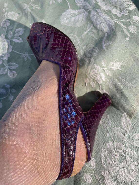 lila pumps