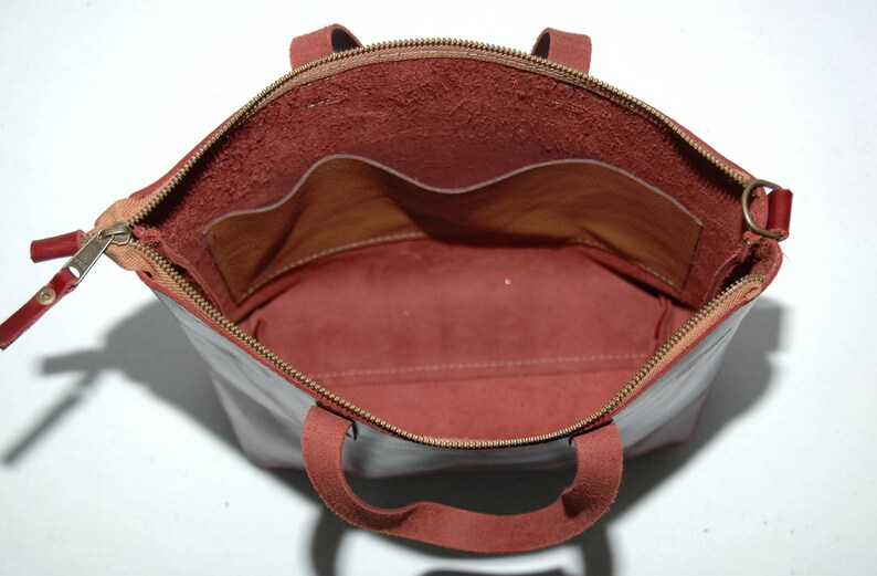 Leather tote\