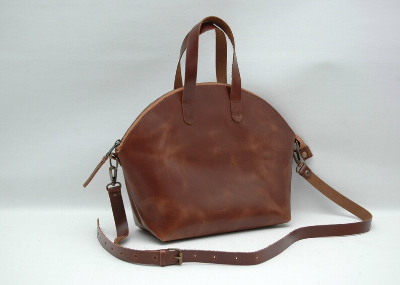 Leather tote\