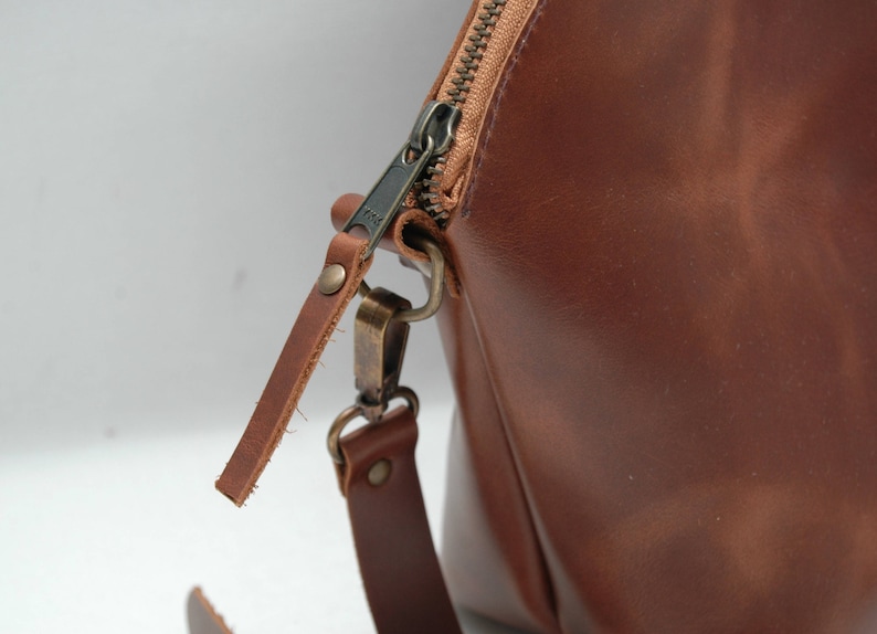 Leather tote\