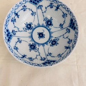 Royal Copenhagen Blue Fluted Half Lace Bowl 574 6.25&quot; diameter