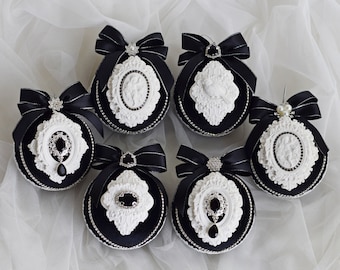 Adornos navideños de diamantes de imitación Juego de adornos navideños Bolas de terciopelo hechas a mano Decoraciones navideñas Juego de decoración de árbol Bolas blancas y negras