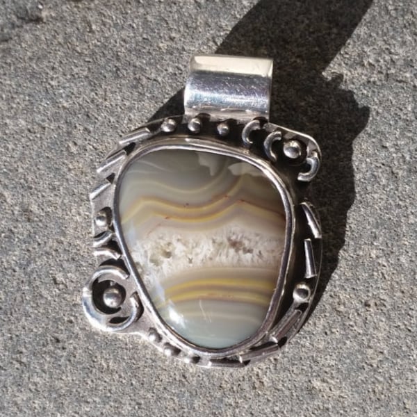 P-19 Lake Superior Agate Pendant set in .950 Sterling Silver with Quartz Band