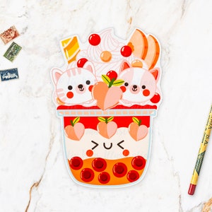 Carte postale de bubble tea pêche chaton. Carte postale amusante de thé aux perles. Format A6