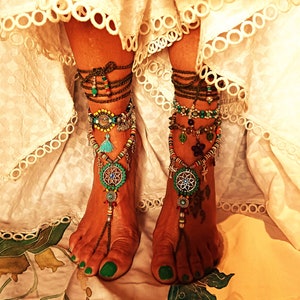 Bracelets de cheville pour femme Modyle pour femme Accessoire de pied d'été  plage sandales pieds nus Bracelet cheville sur la jambe Femme Cheville  Cadeaux pour femmes Accessoires de mode (couleur du métal 