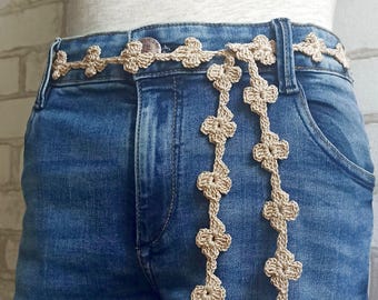 Handmade Crochet Flower Belt: Beige Boho Waist Accessory.