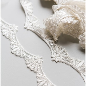 T17-052 // Weddingdress lace trim, Veil lace trim, Bridal Lace trim, soft embroidered lace Trim, elegant bridal lace trim, lace embroidery