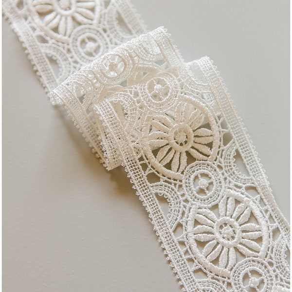 T17-033 // Beautiful guipure lace Trim, Water soluble lace trim, Bridal Lace trim, lace veil, lace embroidery, crochet bridal lace trim
