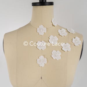 Sew on 3D flowers/ bridal flower with beads & sequinces/ off-white 3D flowers for wedding dress// A24-043 (1 Pck = 10 Stk)