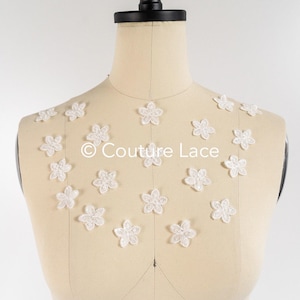 Sew on 3D flowers/ bridal flower with beads & sequinces/ off-white 3D flowers for wedding dress// A24-374 (1Pck=20 Stk)