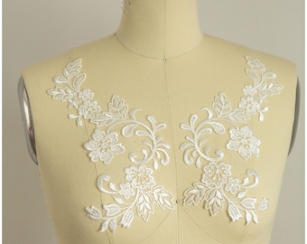 A17-012 // 2pc. mirrored soft lace flower applique - IVORY - Lace flower, lace patch, bridal dress appliqué