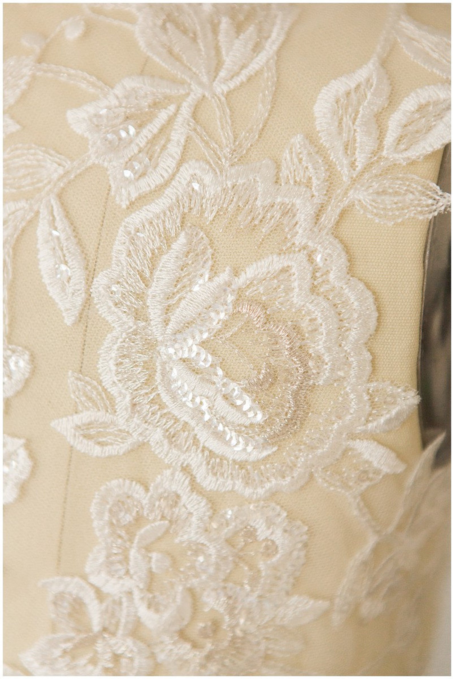 Ivory Contemporary Floral Lace Eb5012