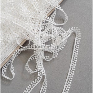 T22-190 - 4yds // offwhite boho crochet lace trim/ geometric lace trim / bridal guipure lace trim/ off-white dot lace trim