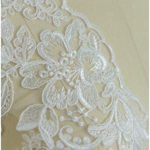 T17-001 // 2x LARGE mirrored Lace Trim PAIR 2 yds totall, Flower Lace Trim, lace Applique, Wedding dress lace, Flower lace apliqué image 2