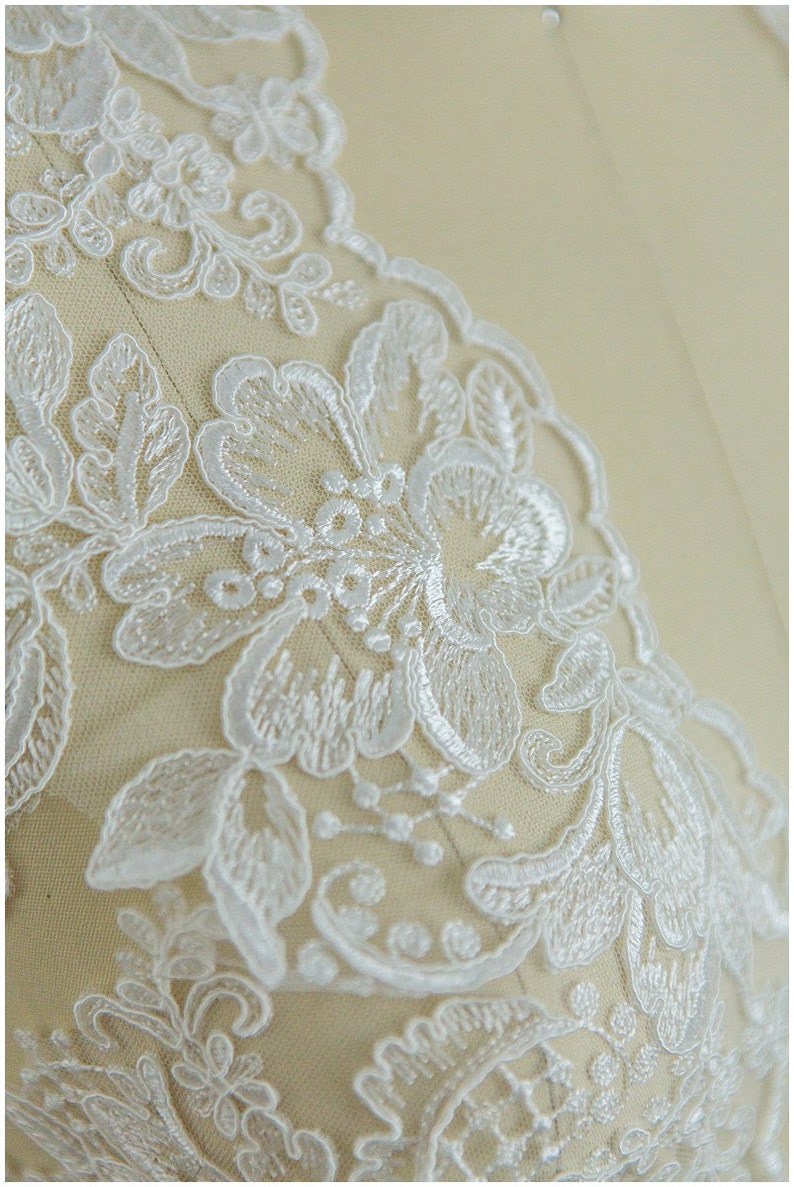 T17-001 // 2x LARGE mirrored Lace Trim PAIR 2 yds totall, Flower Lace Trim, lace Applique, Wedding dress lace, Flower lace apliqué image 2