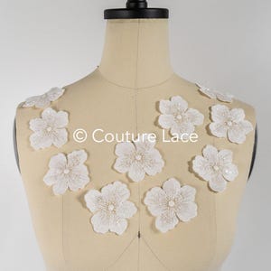 Sew on 3D flowers/ bridal flower with beads & sequinces/ off-white 3D flowers for wedding dress// A24-051 (1 Pck = 10 Stk)