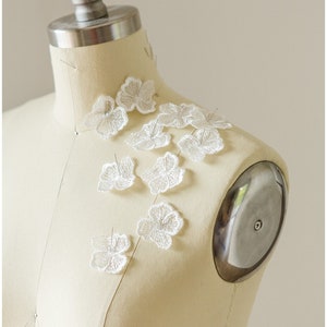A17-120 //10pc. Lace flower patch, Sew on 3D flower, 3D flower lace appliqué, 3d lace flower, weddingdress lace appliqué, bridal 3D applique