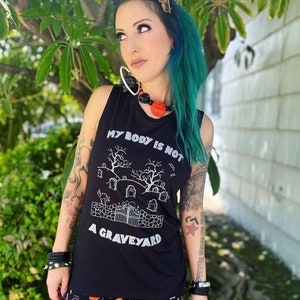 My Body Is Not A Friedhof - Vegan Tank Top - Sommer Goth Muskel-Stil Tanktop Gruselig Friedhof Gothic Gräber Halloween Plant Base Power Co