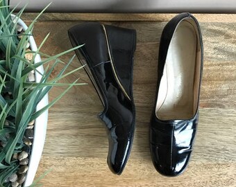 Mod Vintage 1960s Black Patent Leather Wedges with Gold Piping // 60s Mod Shoes Black Smoking Slippers Wedge