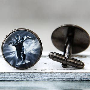 Zilveren Surfer Manchetknopen Mens Avenger Superhero Comic Geek Nerd Manchetknop voor Man Gepersonaliseerde Geekery cadeau voor mannen Bruiloft manchet link voor vaders